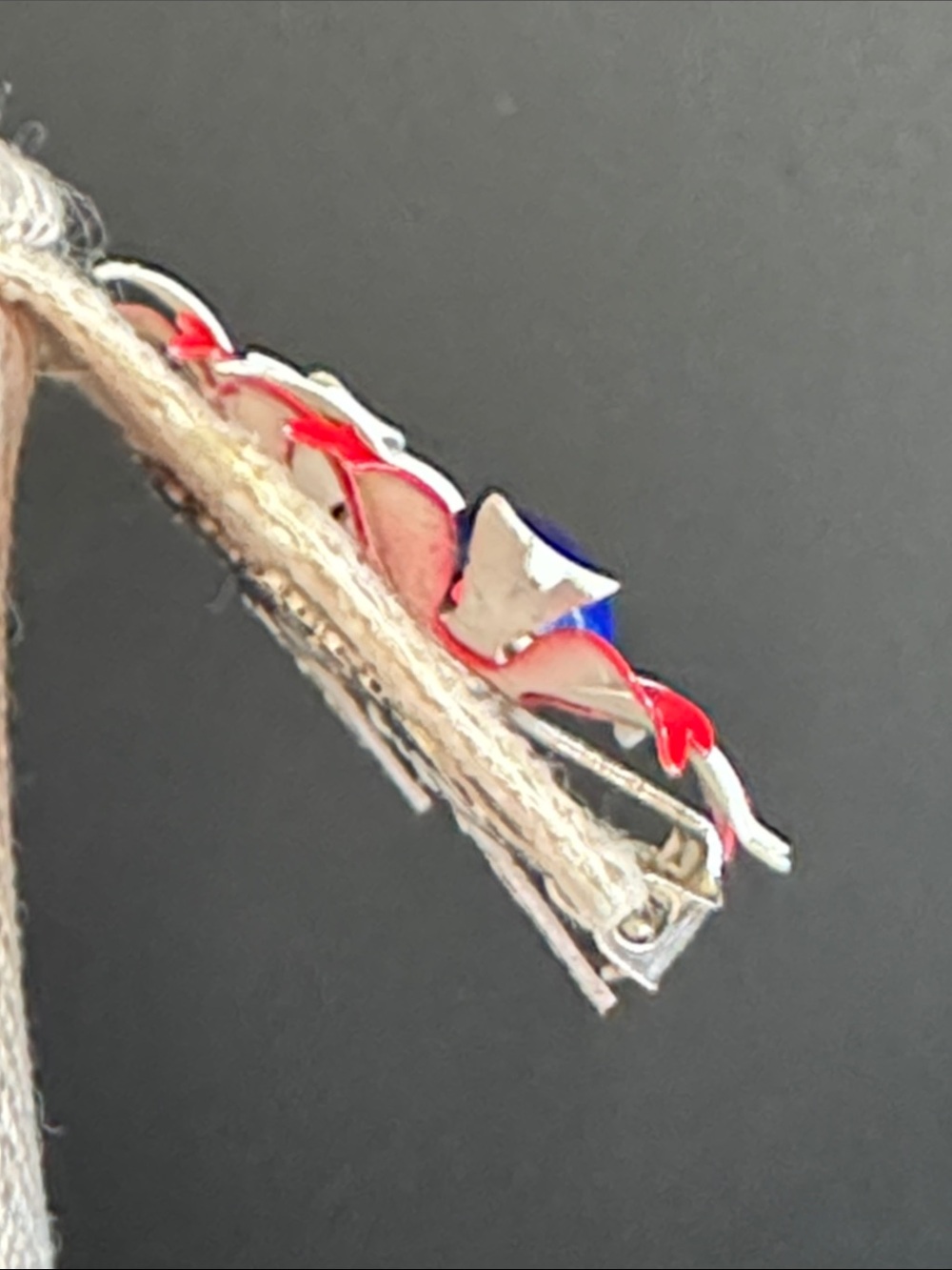 VTG 1960s Mod Red White Blue Enamel Daisy Clip on Earrings - Picture 2 of 6